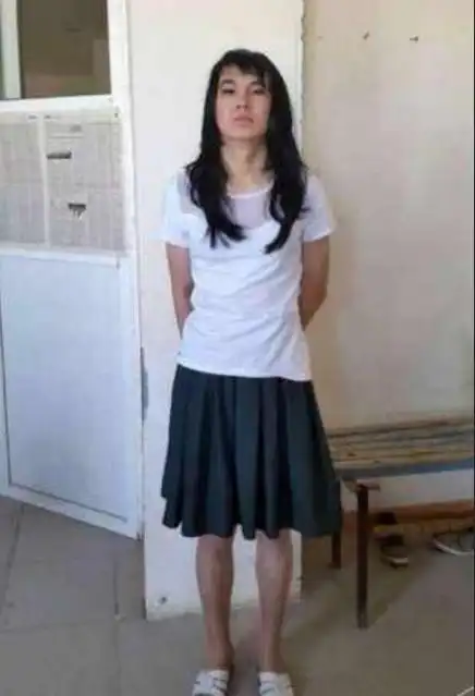 1985年在逃人贩子男扮女装,两次嫁人还"生"子,因妯娌打架暴露