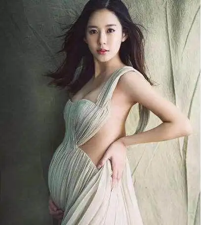 angelababy和黄晓明终于公开孕照了,却不如汤唯来的抢眼!