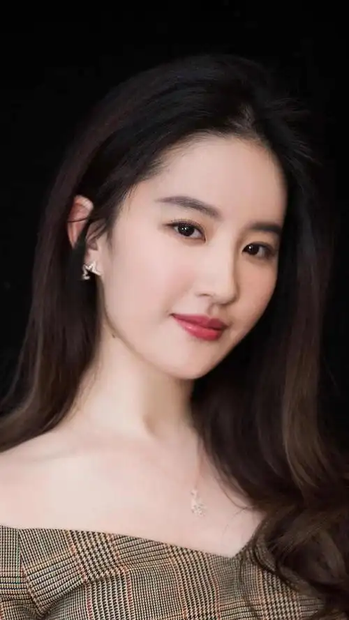 撞衫不可怕谁丑谁尴尬刘亦菲周冬雨同款造型颜值差距高下立见