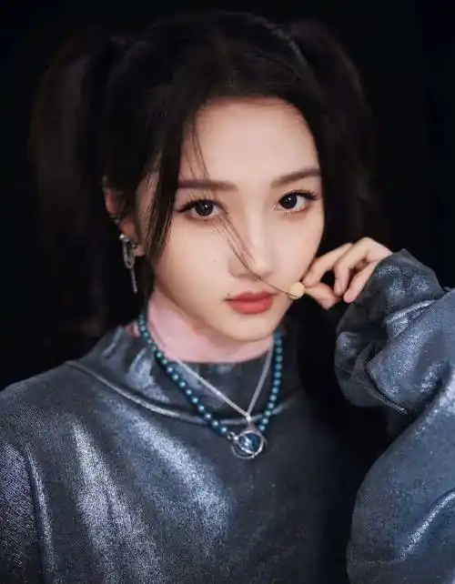 娱乐快讯二十条:王一博杨紫成毅肖战张艺兴胡歌张杰白鹿张颂文等_表演