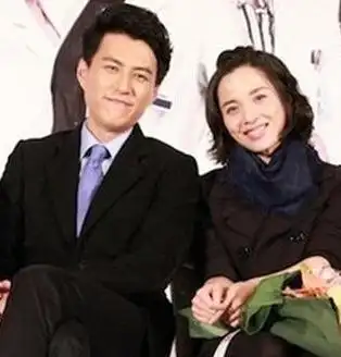 靳东老婆李佳有什么家庭背景?