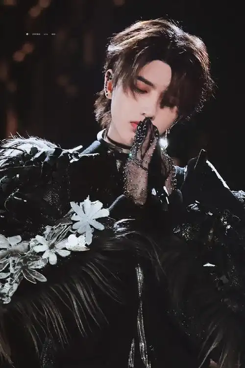 蔡徐坤#在我的这颗小星球里面,你就是温柔跟璀璨,即使旁的宇宙再缆