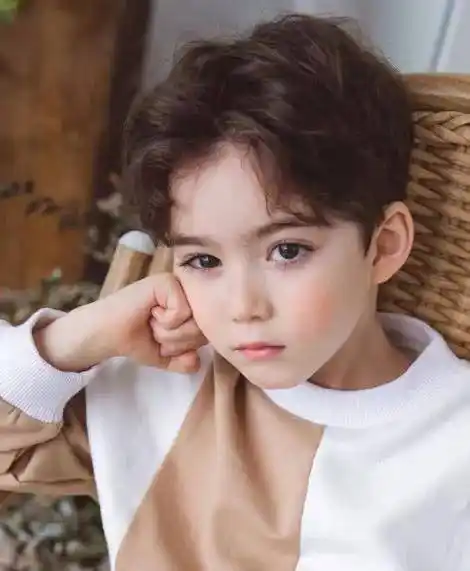 天生神颜是啥样的?这位韩加混血小正太告诉你,什么叫美到窒息