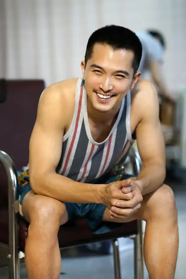 邱泽为电影三度变发剃小平头来真的