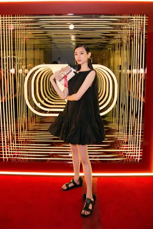 奚梦瑶 valentino vring pop up store开幕活动