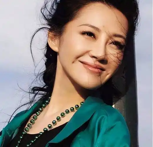 51岁许晴不婚不育,她终于承认:如果他没有死,我早已是孩子的妈