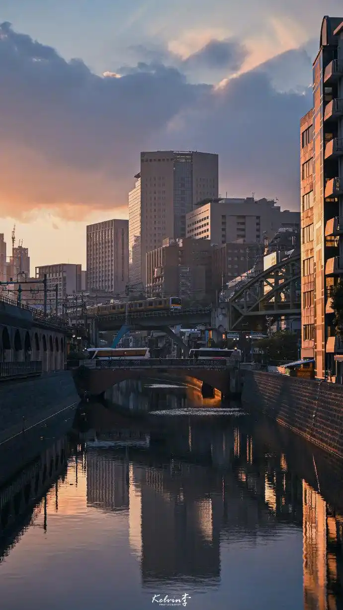 雨后,东京的晚霞 | 壁纸:@日本旅拍摄影师kelvin李