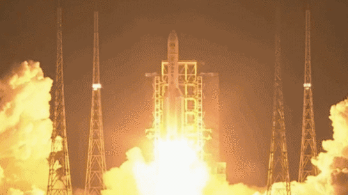 长征五号运载火箭(也被人们称为"胖五")在海南文昌航天发射场成功将