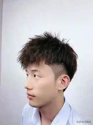 男生锅盖头超帅发型成熟男人帅气发型