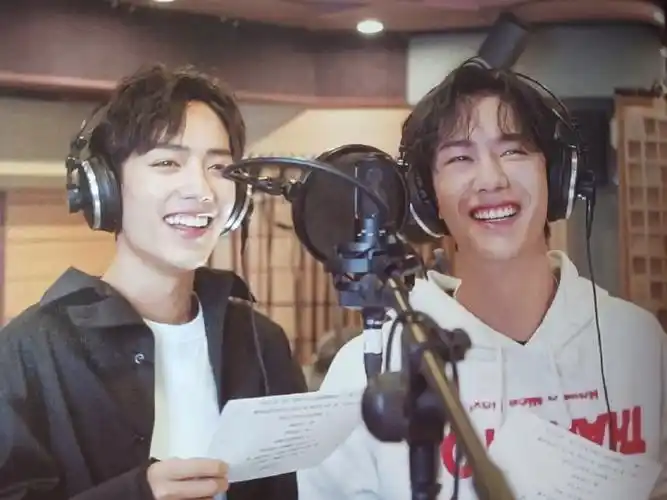 在综艺里看到了,只能说帅哥的嘴真的很有辨识度#肖战王一博又同框了