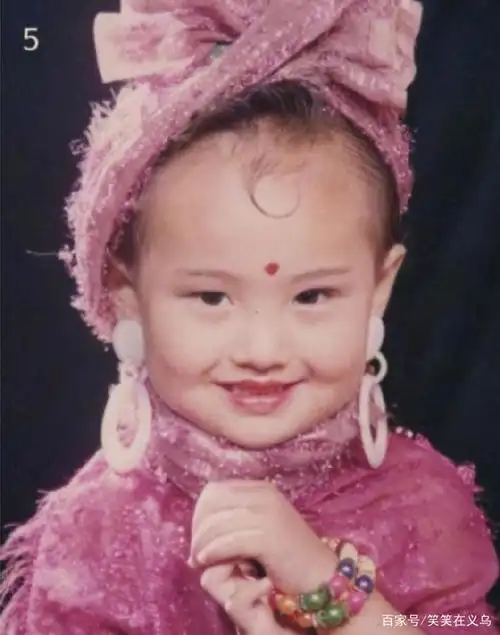 郑爽小时候也太可爱了吧?满满异域风情