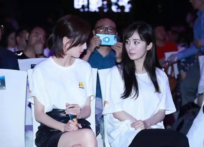 佟丽娅与杨幂,佟丽娅与杨幂穿同款t恤