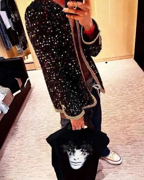 终于露脸了最新权志龙ins更新自拍照