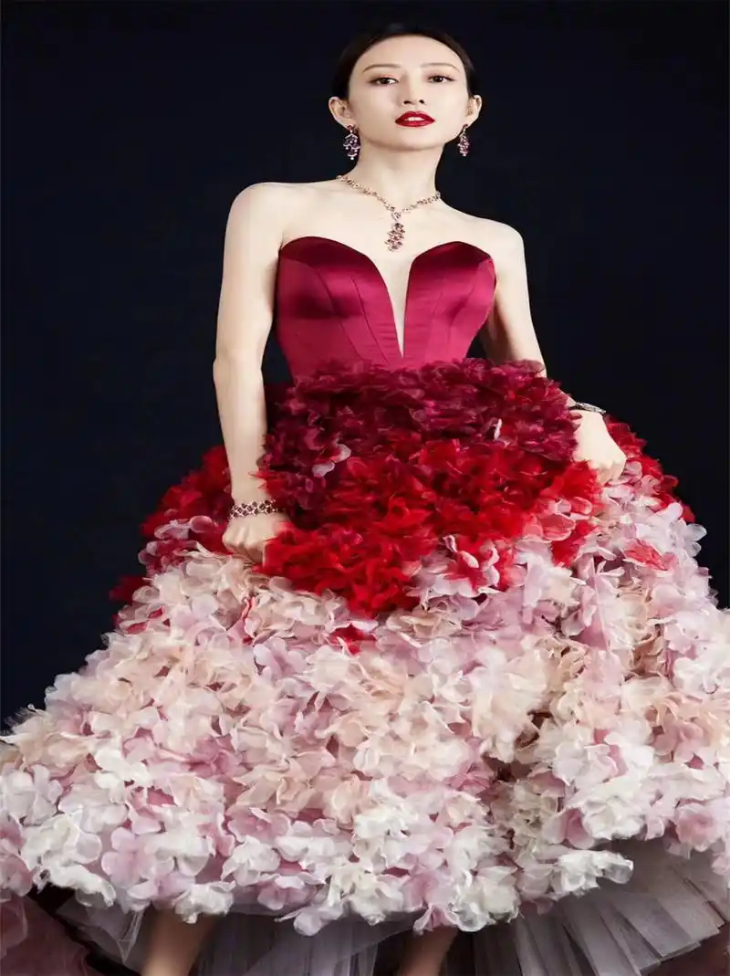 王鸥写真集  女神的红衣暴击