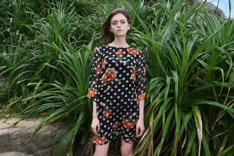 一组清新自然 欧美风海边外景拍摄