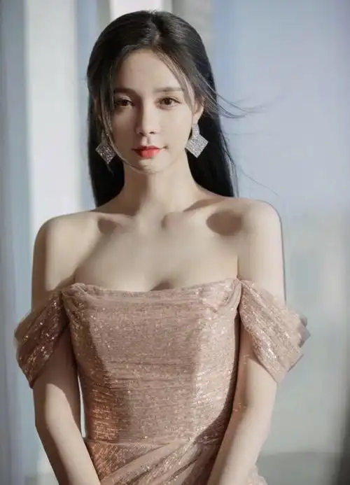 沈梦辰17岁模特大赛视频曝光,那时候没现在. 来自追星狗 - 微博