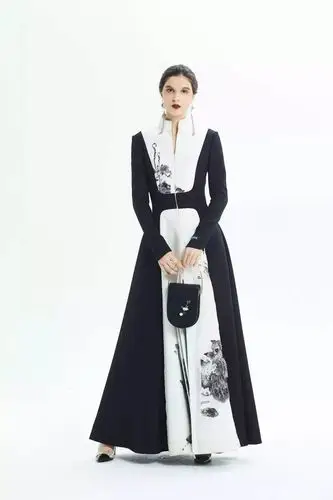 饰带飘飘,是盖娅传说的品牌印象,这次盖娅传说依然带领观者感受了一次