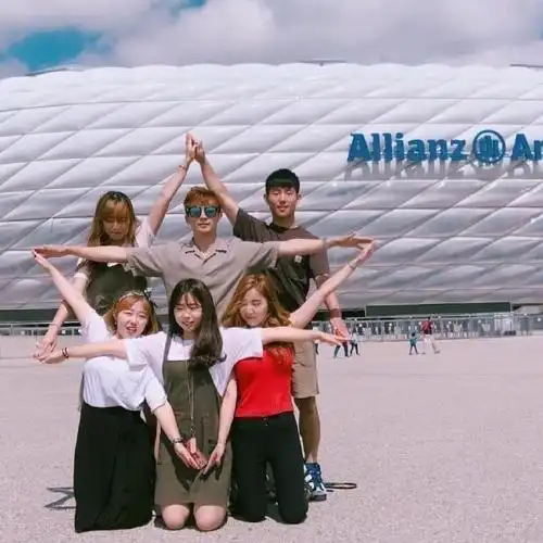 只要凑齐6个人,就能解锁好朋友拍照新姿势,快和好朋友们约起来吧