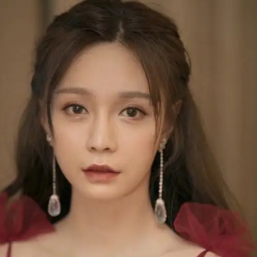 沈梦辰近日在乘风破浪的姐姐里表现出彩,封面图简直美到出圈.