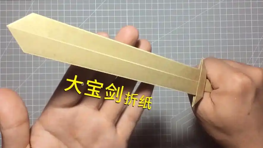 98k狙击枪用纸也能折?一张纸搞定,细节还原的非常到位
