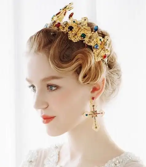 欧美新娘优雅露额盘发发型