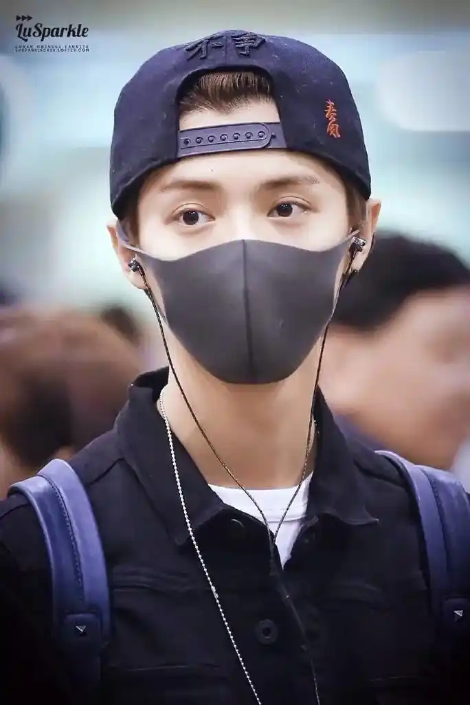 戴帽子的鹿哥太帅啦#太酷了 #努力去见你 #超酷 #鹿晗 - 抖音