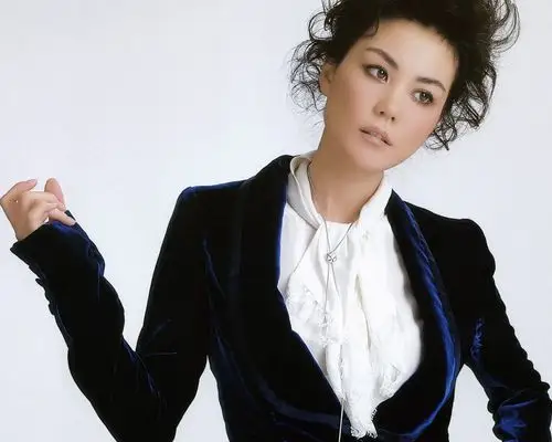 王菲30年前就这么美19岁出道时照片现在依然很有影响力