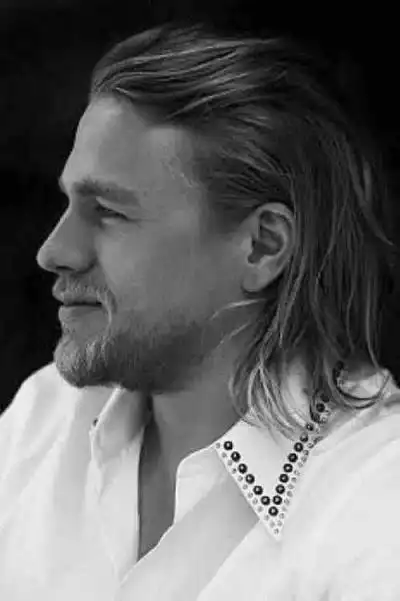 棕色时尚微卷.3.过肩长度和直发.4.凌乱卷曲的长发.5.长发,尾巴微卷.