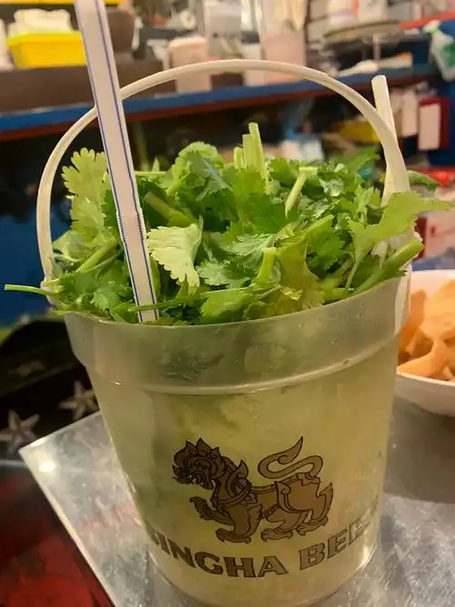 4万盒面一天售罄一包玉米片炒到27万元让人讨厌的香菜却让品牌上头