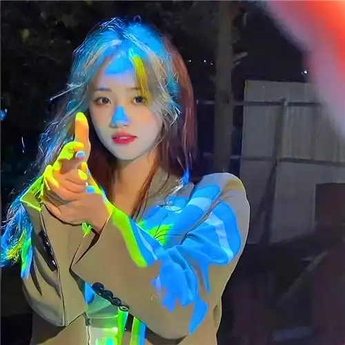 ins风高级质感女头像图片