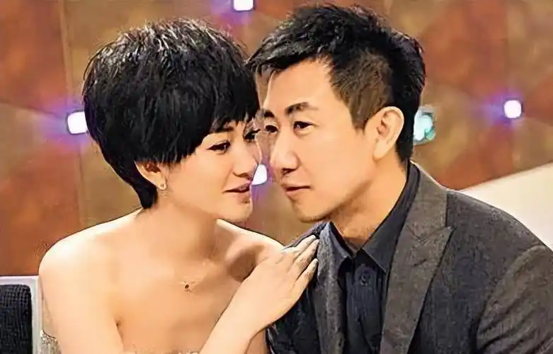 "人间宠儿"李小冉:被魔鬼前任威胁4年,男闺蜜砸5亿甘心接盘_孙东海