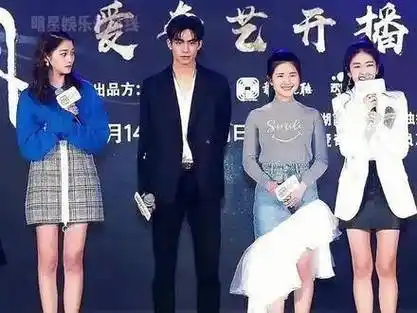 呢早年同框照,如今三人发展路线大相径庭,谁才能称为顶流呢 #关晓彤