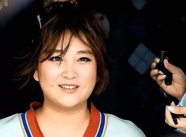 秘密瘦成闪电贾玲消失一年成功减掉100斤近照变样太惊人