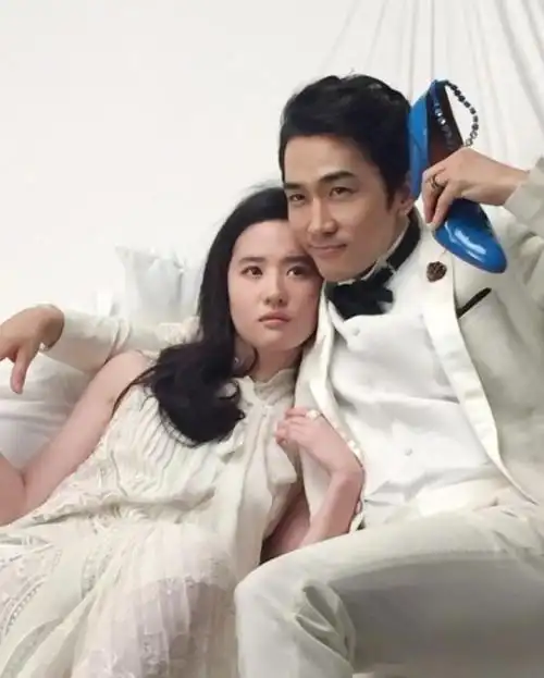 刘亦菲依偎宋承宪怀中秒变幸福小女人