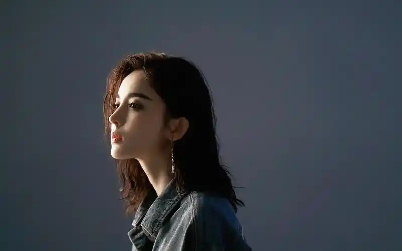 古力娜扎湿发性感高清桌面壁纸