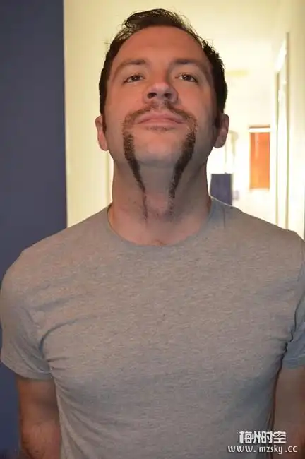 美男子修个性小猫状胸毛筹善款