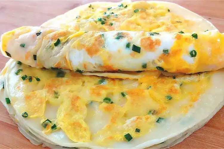 人人爱吃的鸡蛋饼做法简单快速出锅10分钟就搞定一家人早餐