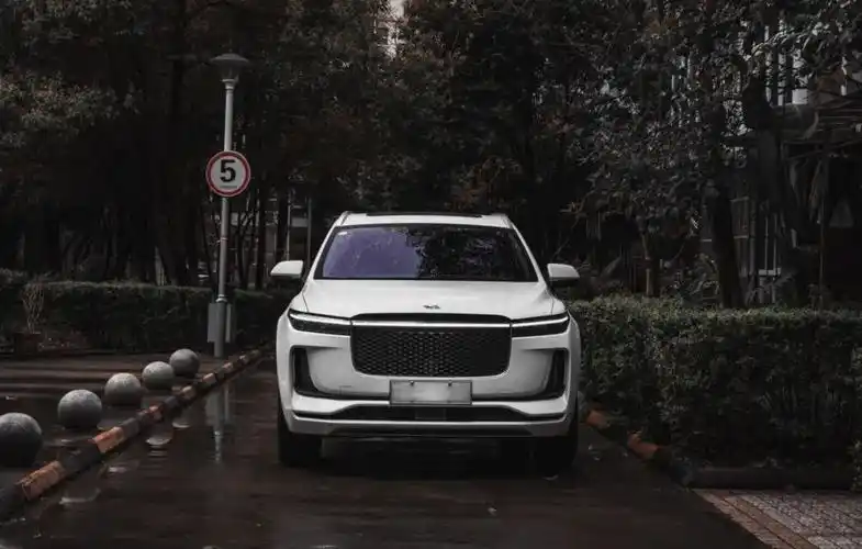 理想的电动车,希望你有一个理想的未来 | 试理想one