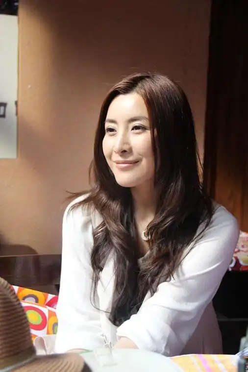 于洋个人资料年龄:41岁时迎娶女星王雅捷,两人育有一个儿子,是位好