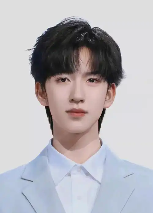 来自成都市第十七中学的贺峻霖同.