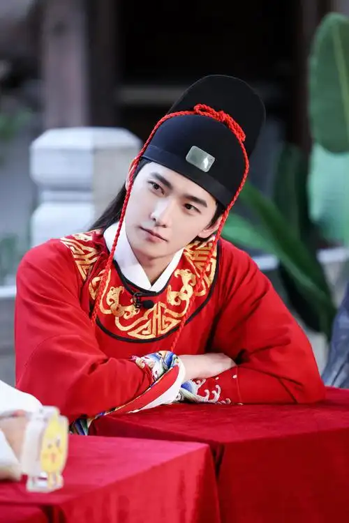 杨洋最新剧照 一袭红衣正义燃,期待杨洋cos的展昭!