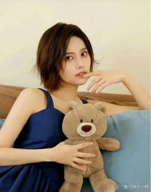 中国内地女演员姜珮瑶,出生于1994年3月10日,毕业于北京电影学院.