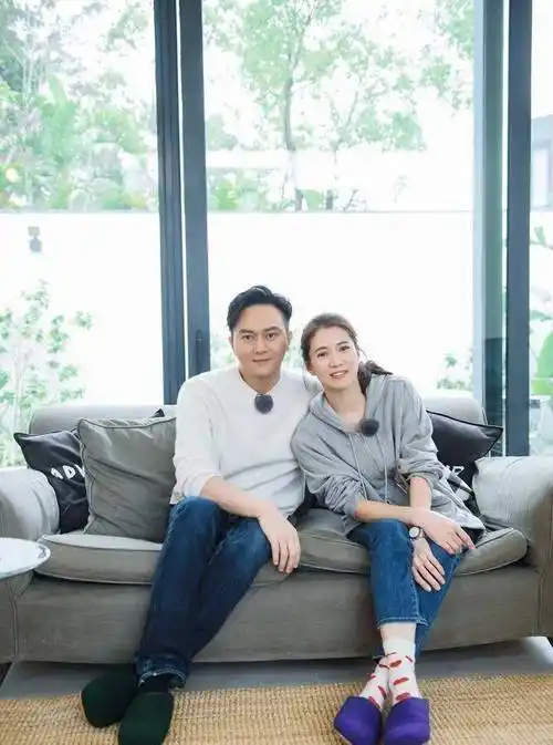 原创原创48岁的袁咏仪不仅有恩爱老公张智霖更有超高衣品一般人穿不来