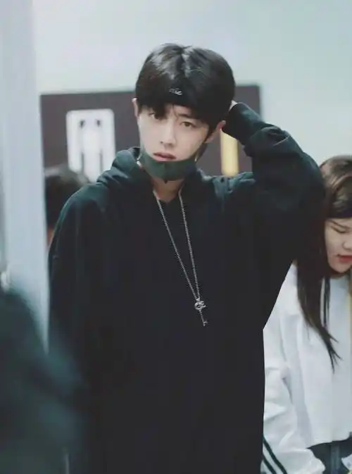 魏无羡现代装造型,简约低调给人舒适感,最后一套绝美_肖战_王一博