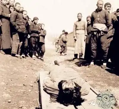 老照片还原川岛芳子审判枪决现场行刑后满脸血污难以辨认