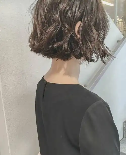 发型凌乱也是一种美.