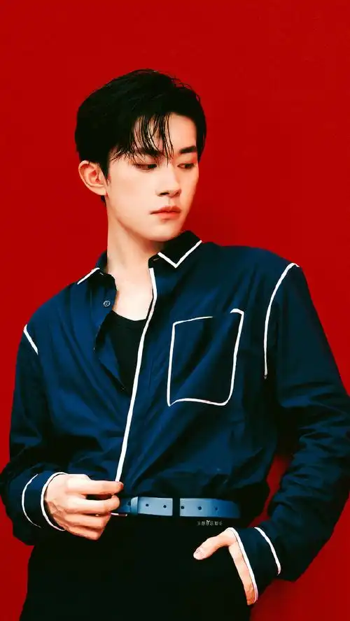 『 红色 与你最般配 』7315饭修12p//#易烊千玺阿玛尼彩妆代言人