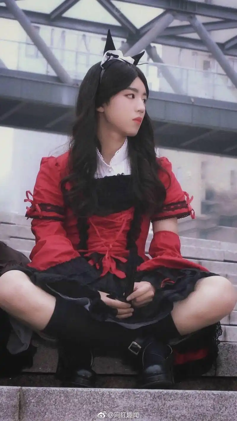 在全民男爱豆女性化下,为什么王俊凯穿女装就没有那么娘?