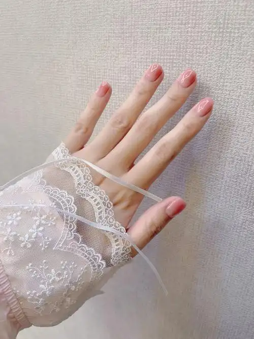 蜜桃色春天美甲太温柔的颜色了