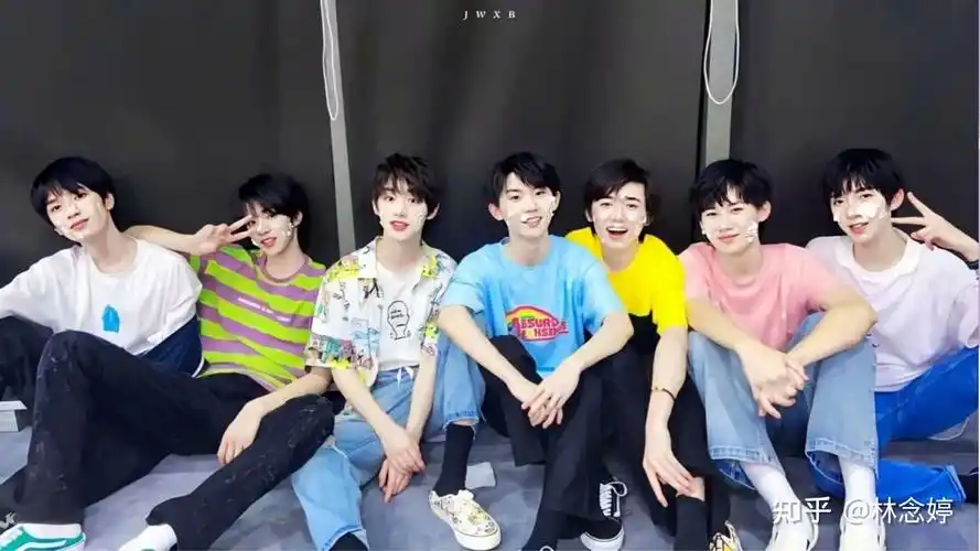 由时代峰峻推出的中国内地男子演唱组合时代少年团teens in timestnt